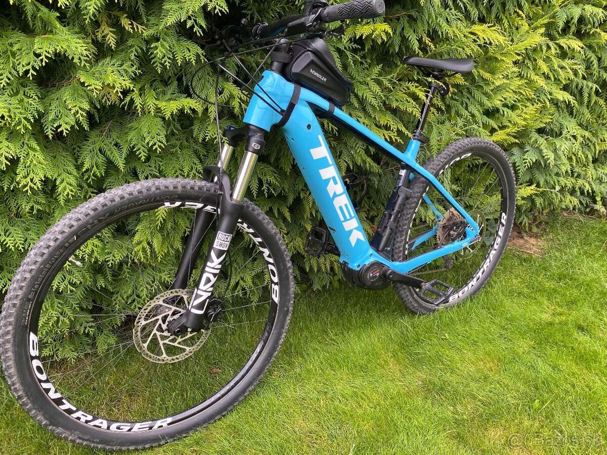 Predám zánovný ebike najazdené iba 741km - Trek Powerfly