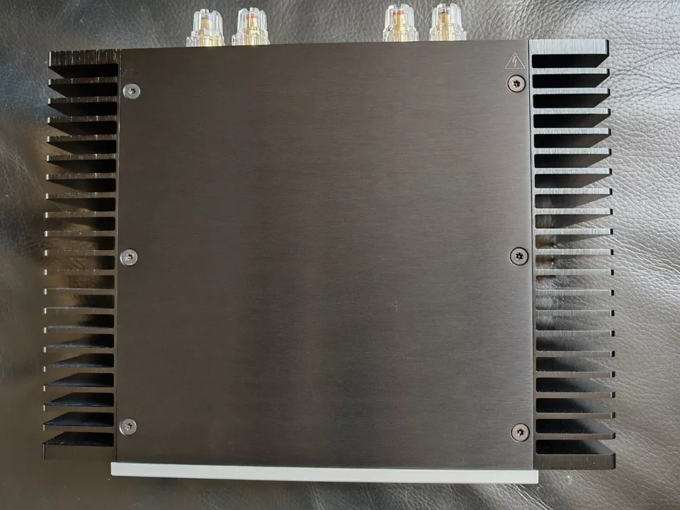 BENCHMARK AHB2 Zosilňovač výkonu