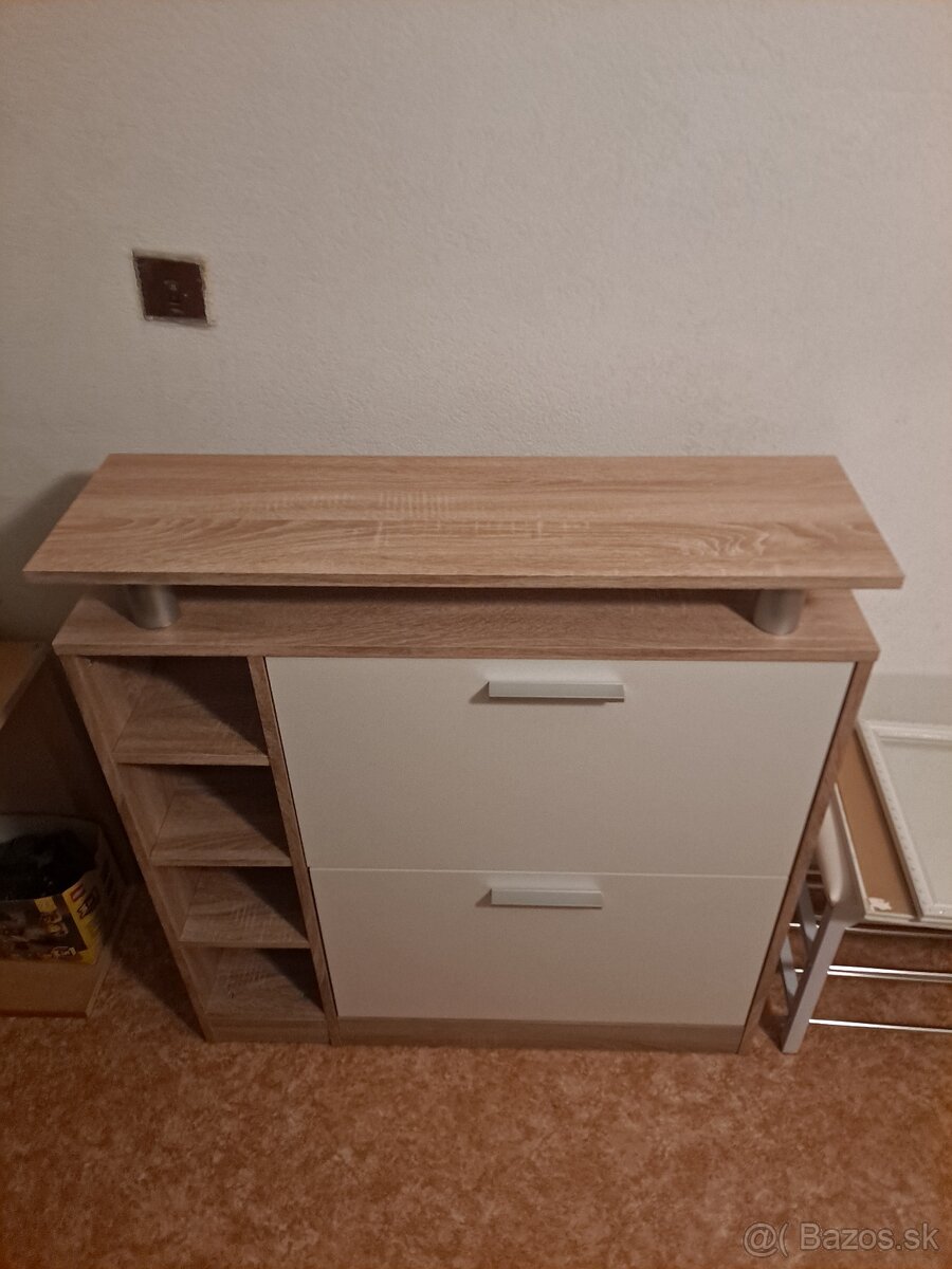 Predám drevený botník