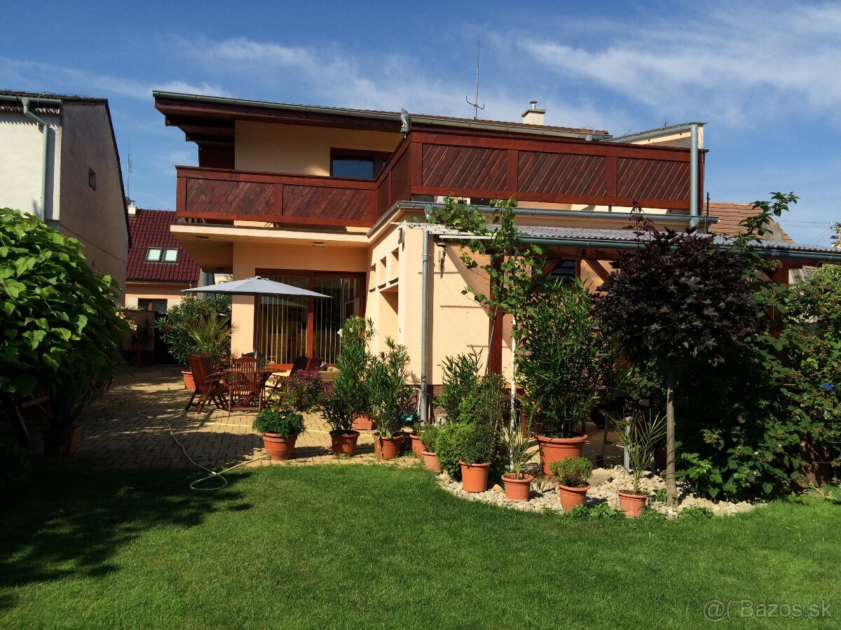 5-izb. posch. dom s terasou v širšom centre