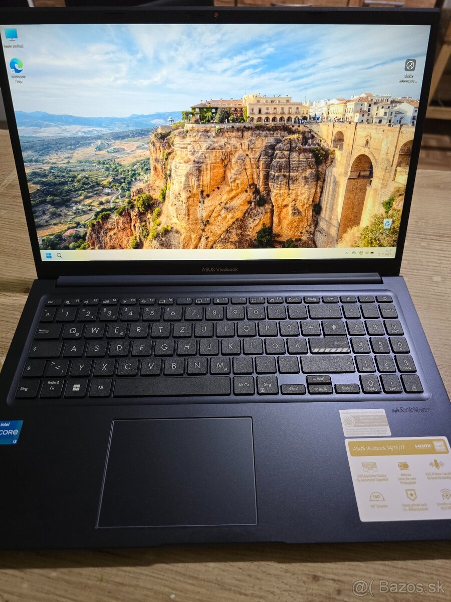Asus Vivobook 15 model 2024 s 8 gb ram intel i3 procesorom 1