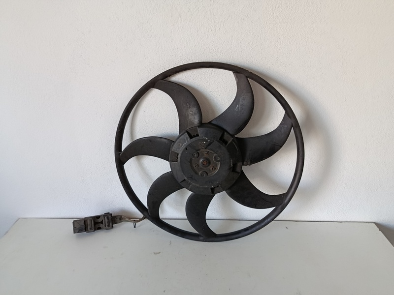 Ventilátor chladiča MERCEDES W211 1137328108 100€
