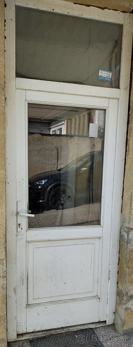 staršie drevené dvere