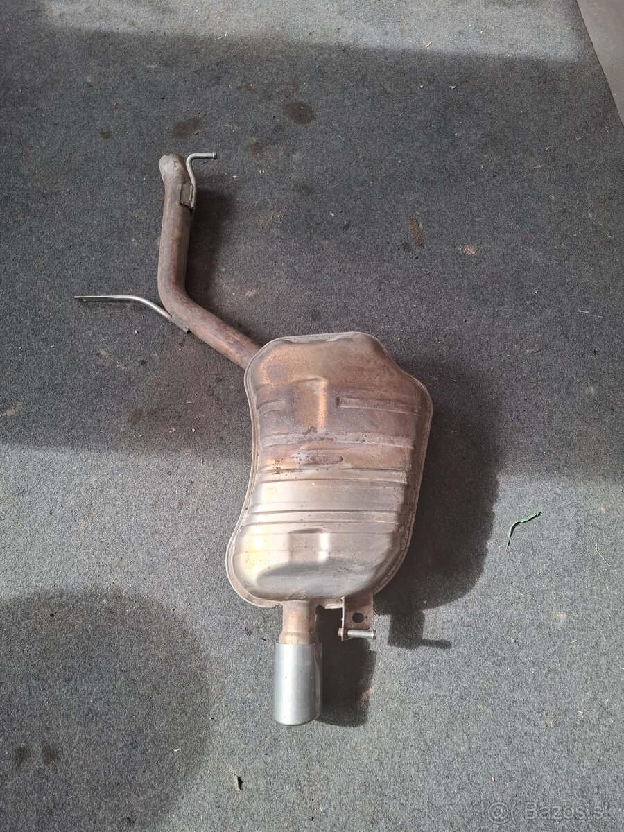 AUDI A8 D3 výfuk pravá časť