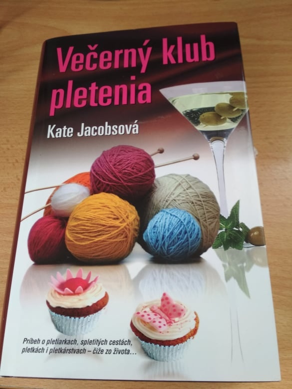 Kniha: Večerný klub pletenia (Kate Jacobsová)