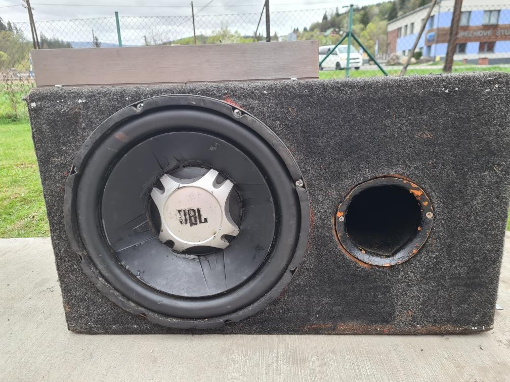 JBL Subwofer a zosilňovač