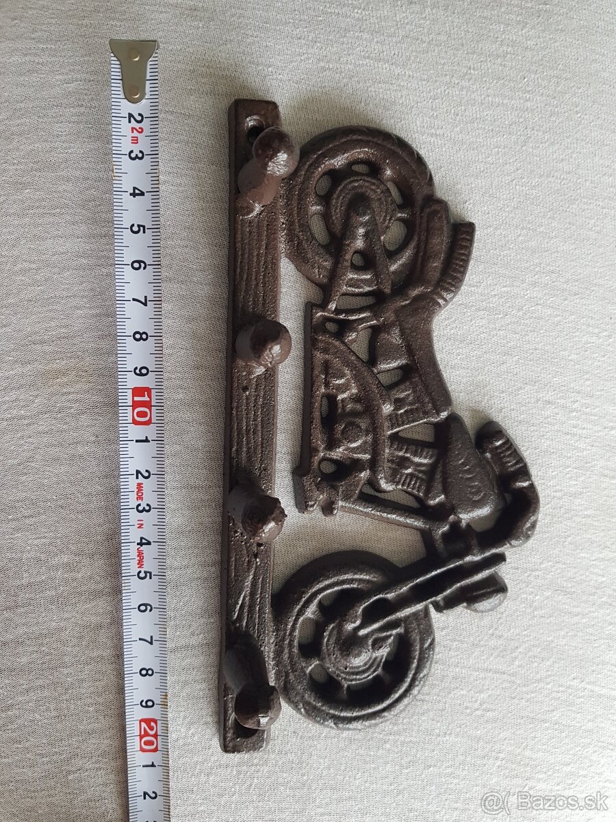 Ponúkam kovový vešiak motorka