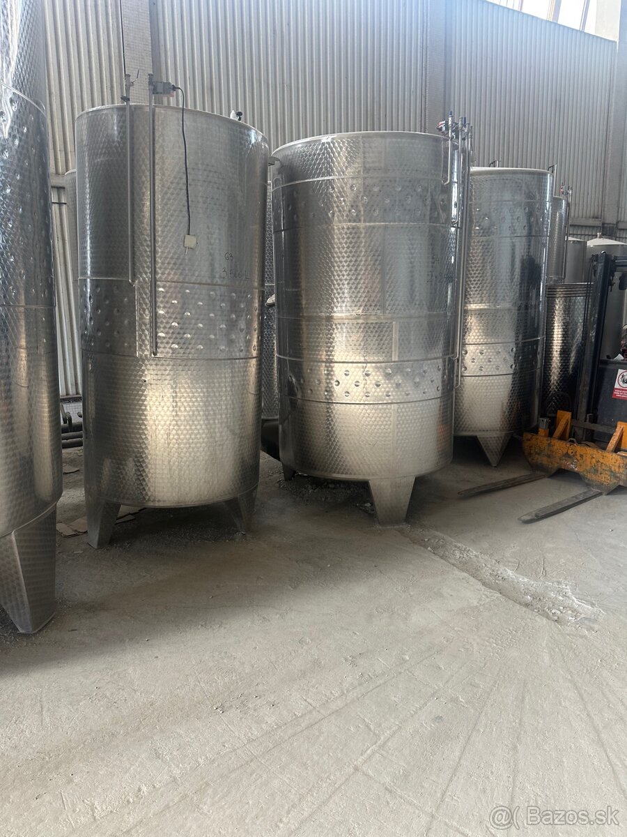 Nerezove nadoby na Vino