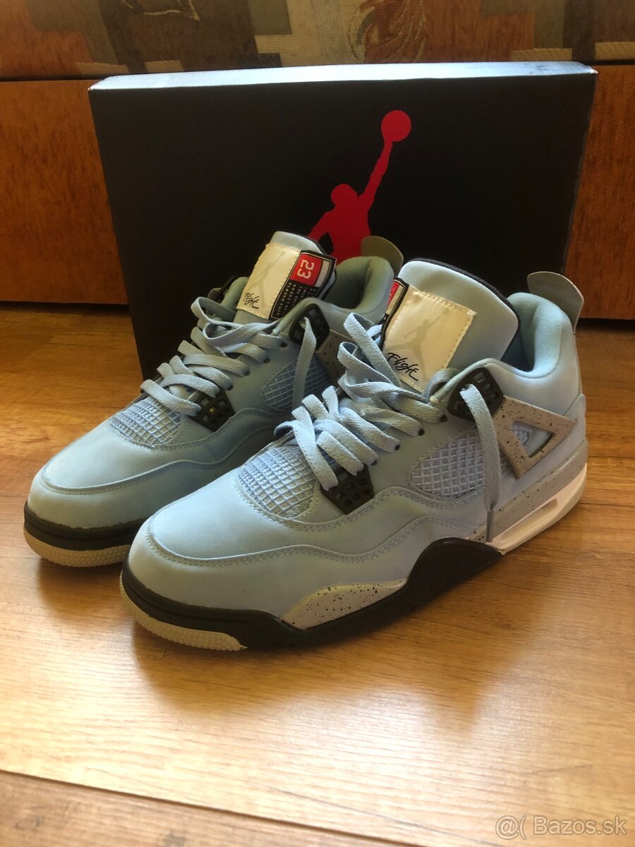 Nike Air Jordan 4 UNC