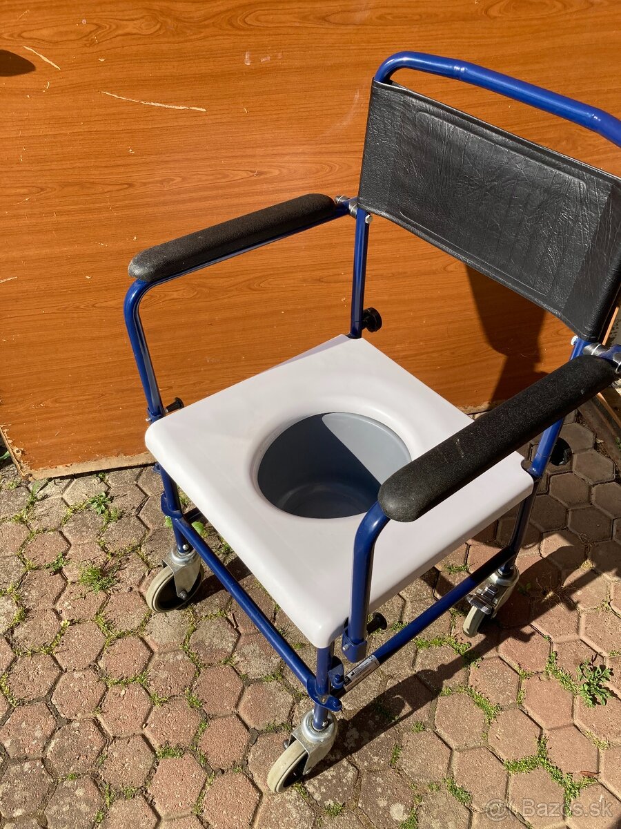 Toaletný vozík+WC