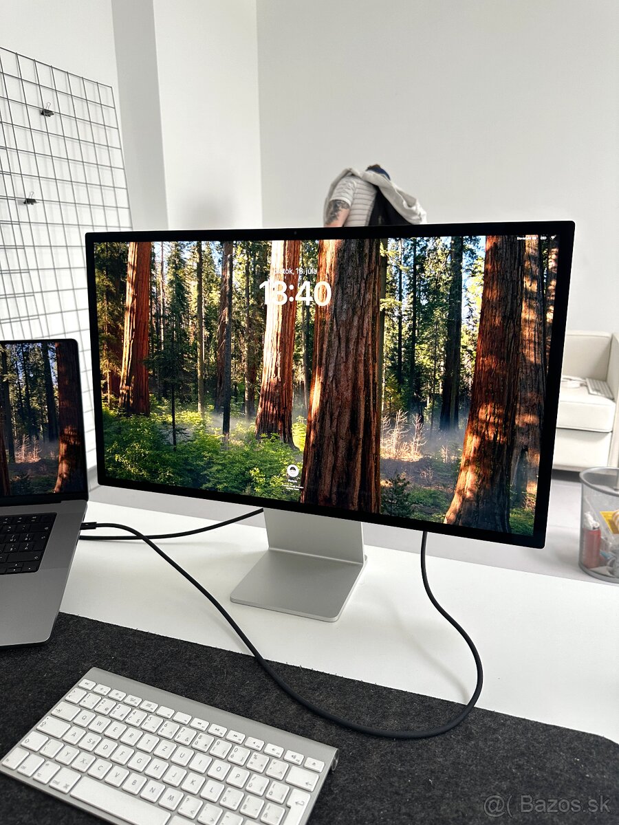 Apple studio display s nastavitelnym naklon - 1200€