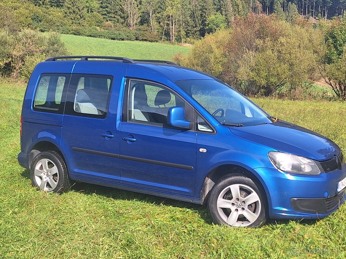 Volkswagen Caddy Life 1.6 Tdi 75 kw rok 9/2011 5 mieste