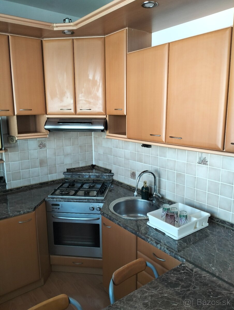 2.izbovy byt v Hlohovci za postou