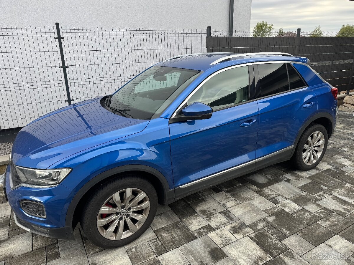 VW T ROC  modrá metalíza TOP stav