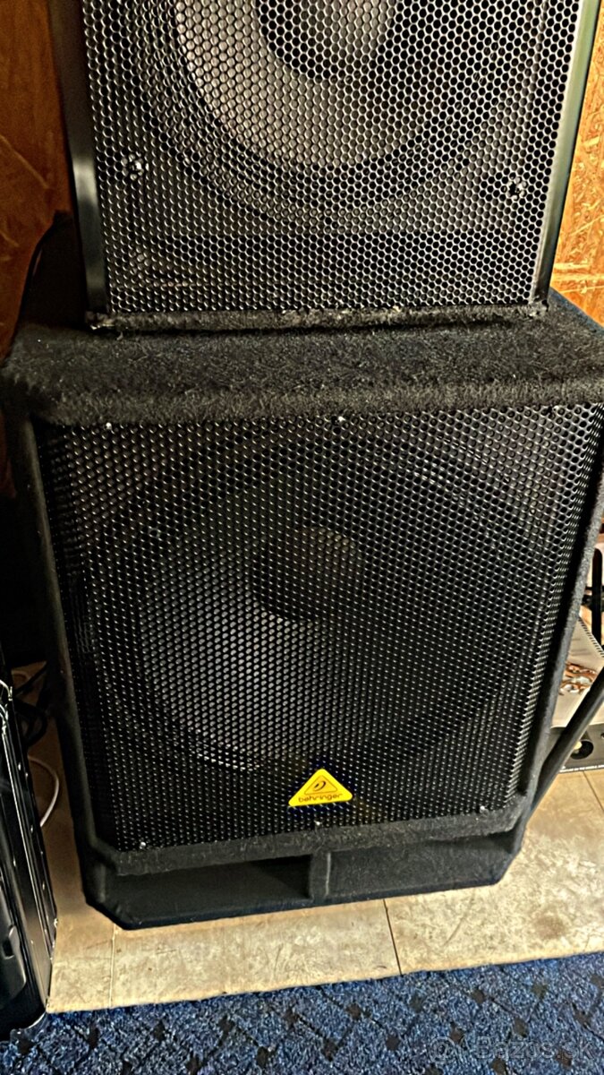 subwoofer behringer vq1800d