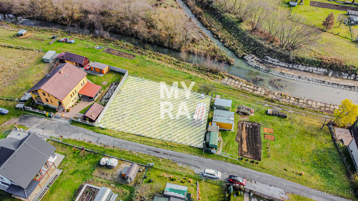 Stavebný pozemok 961 m² s projektom a stavebným povolením, K