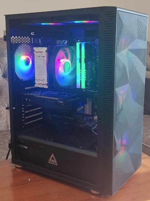 Predam vykonny herny pocitac I7