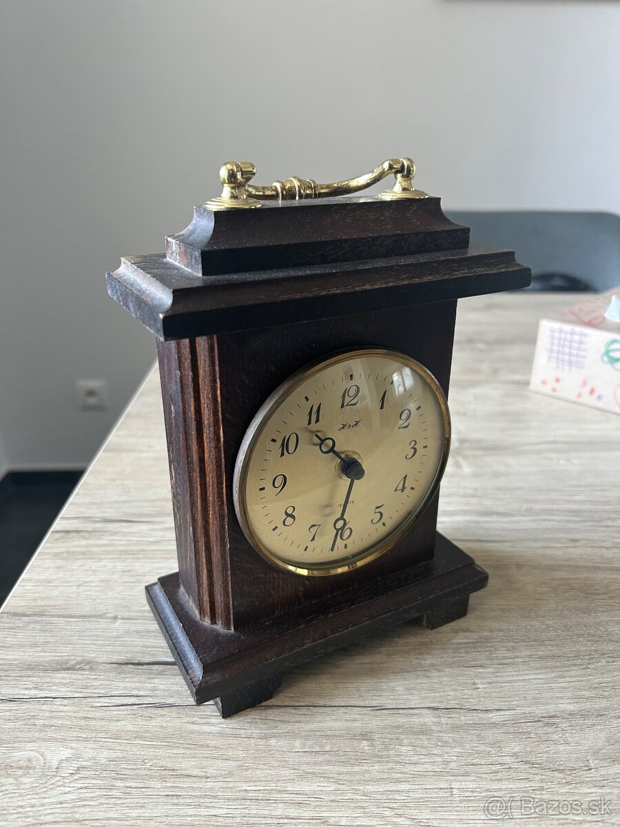 Predam starodavne hodiny