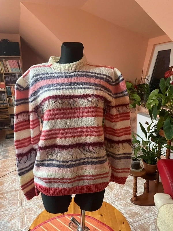 Ručne pletený pulóver