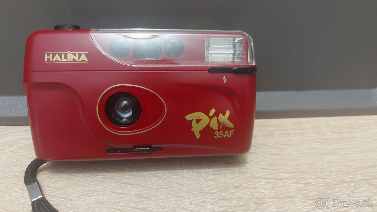 Retro fotoaparát na kinofilm HALINA PIX 35AF