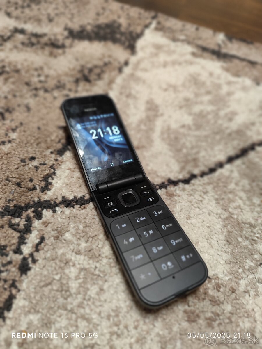 Nokia 2720 Flip