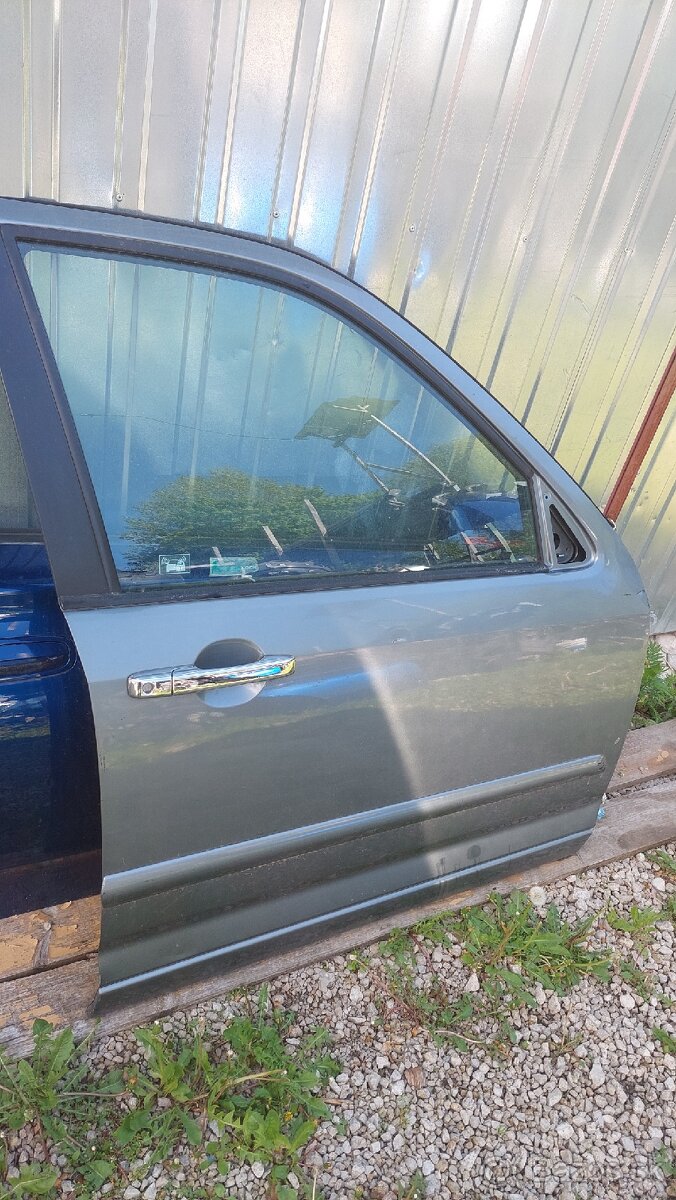 Predám dvere zamok sklo lišta kľučka CRV CR-V 2G 02-06