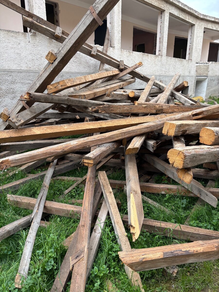 Staré drevené hranoly