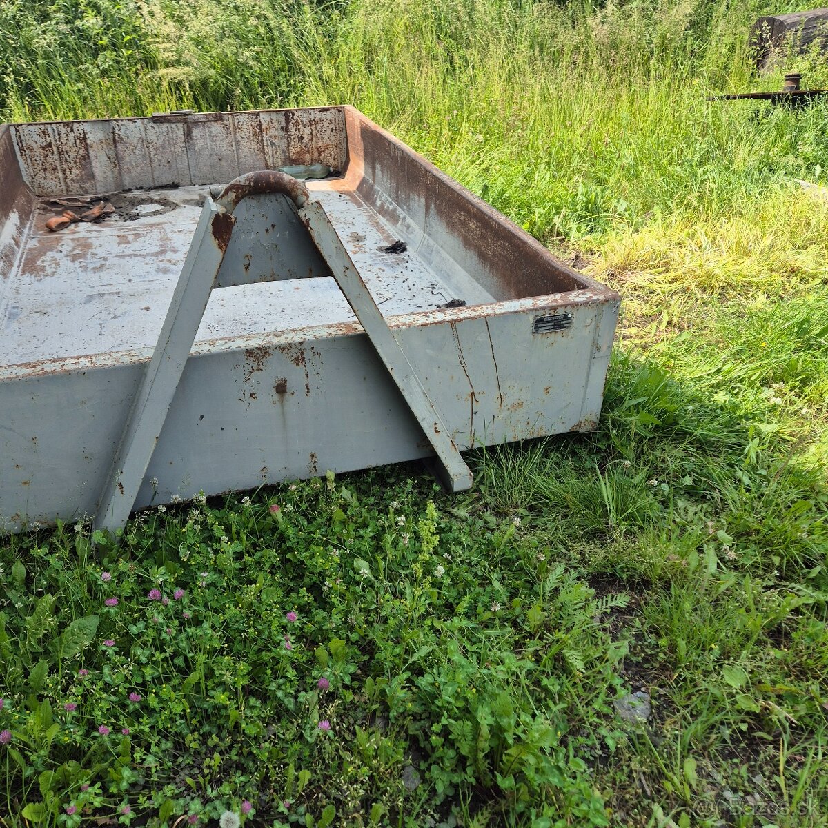 Predam hakovy kontajner
