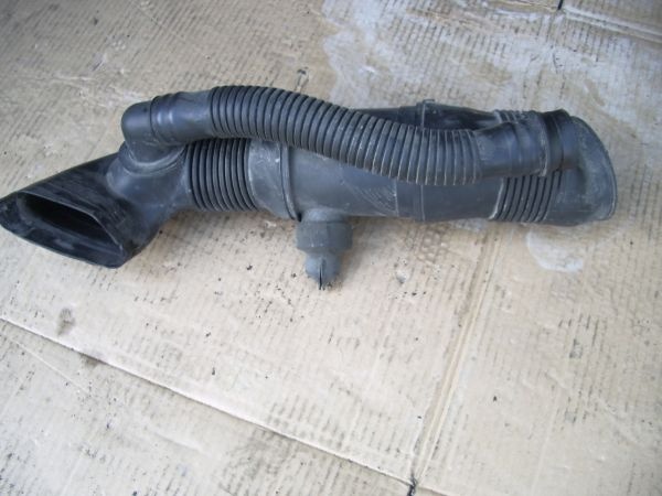 bmw e39 2,5tds 525tds hadica sania airboxu