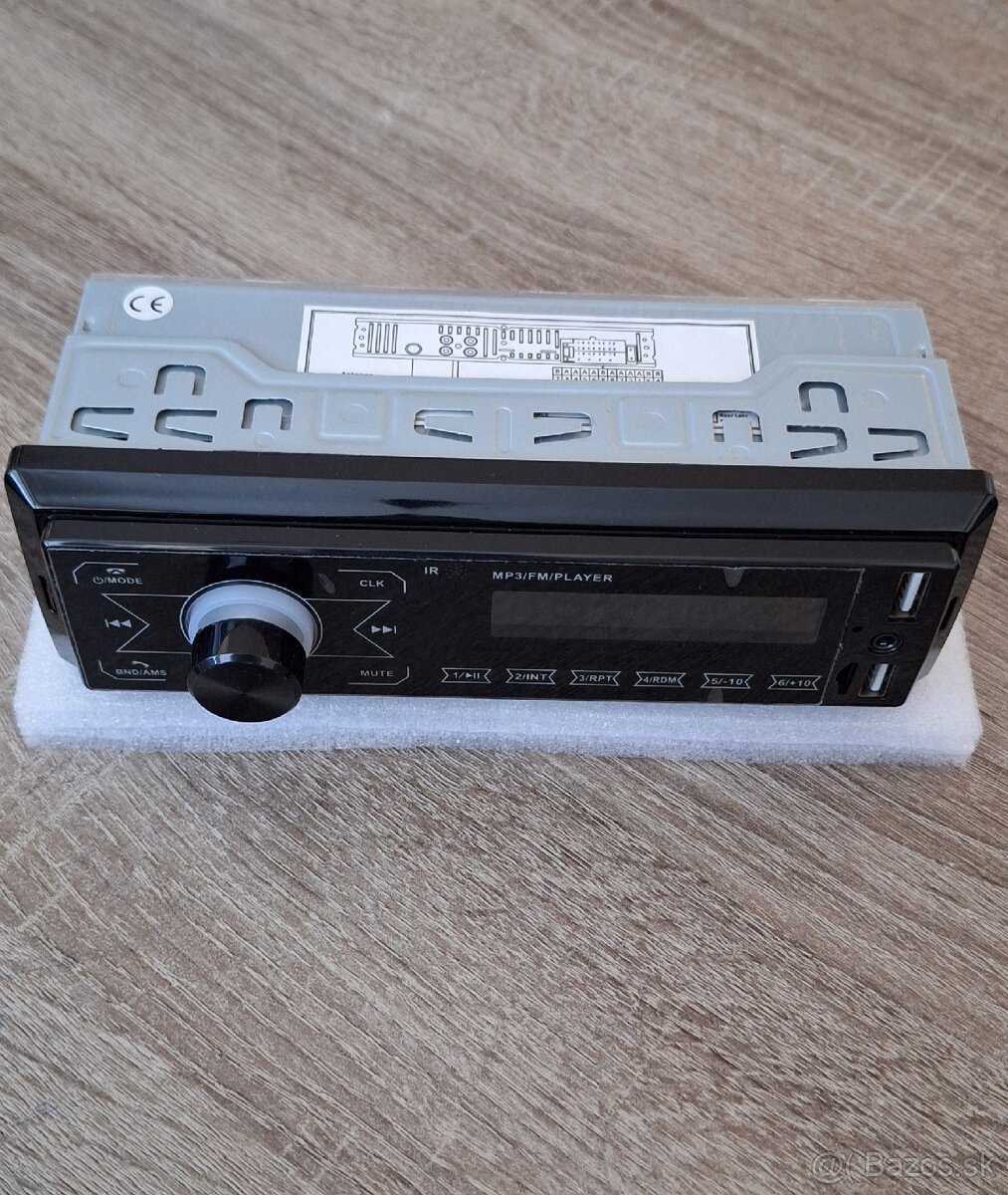 1din Univerzálne AUTORÁDIO čisto nové