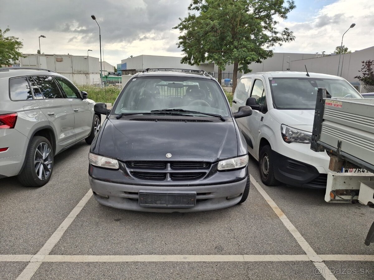 Chrysler Grand Voyager 2.5 TD - Veľa nových dielov