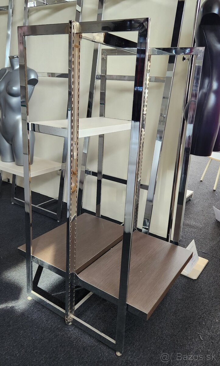 Voľne stojaca policová zostava