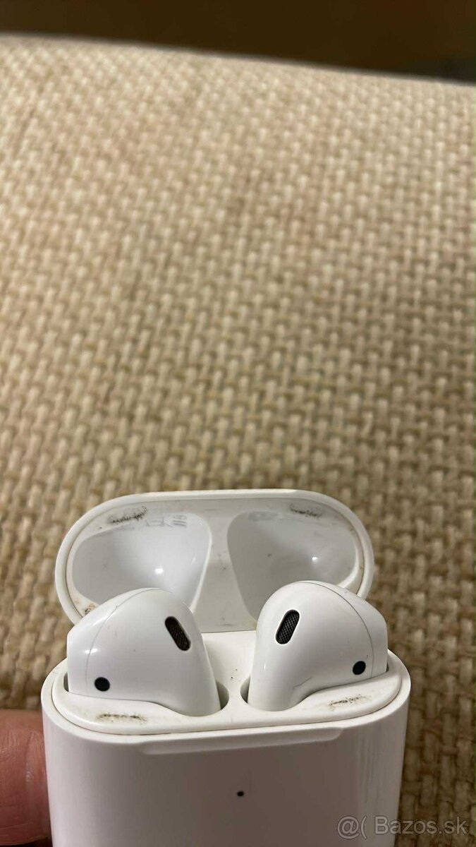 Apple Airpods 2 bezdrátové nabíjanie