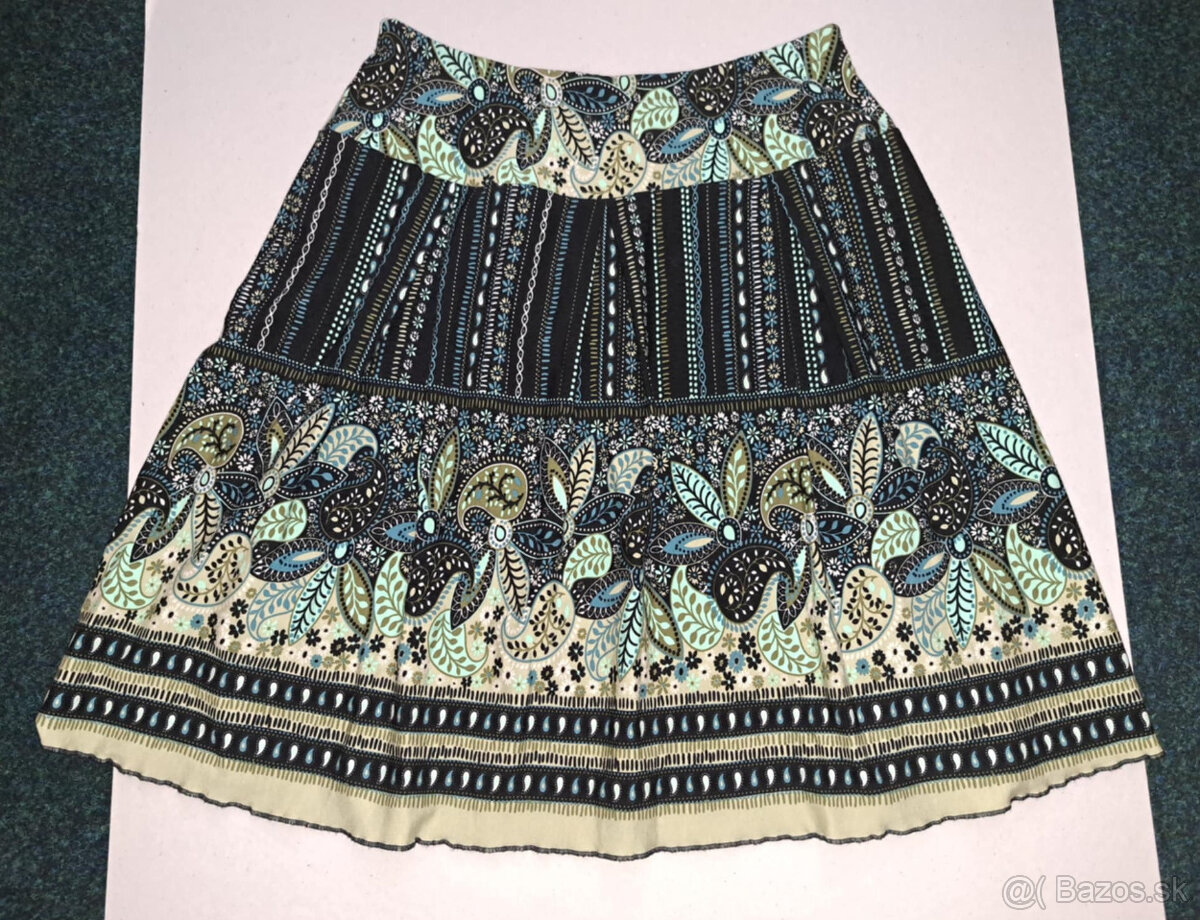 vzorovaná a podšitá sukňa
