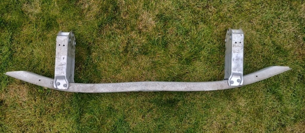 BMW 5 F10 F11 2010 - 2017 - predna vystuha naraznik