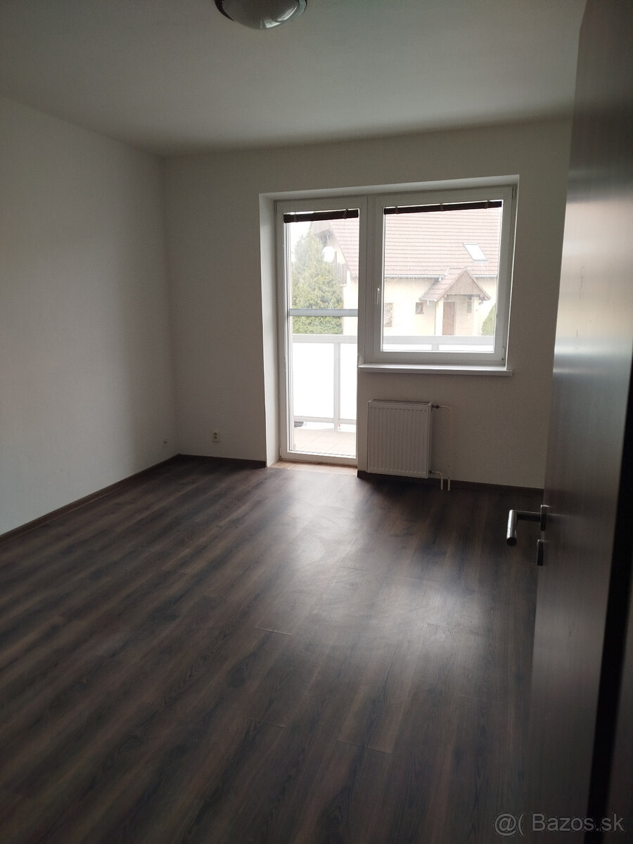 Predaj prerobeného 3-izbového bezbariérového bytu s balkónom