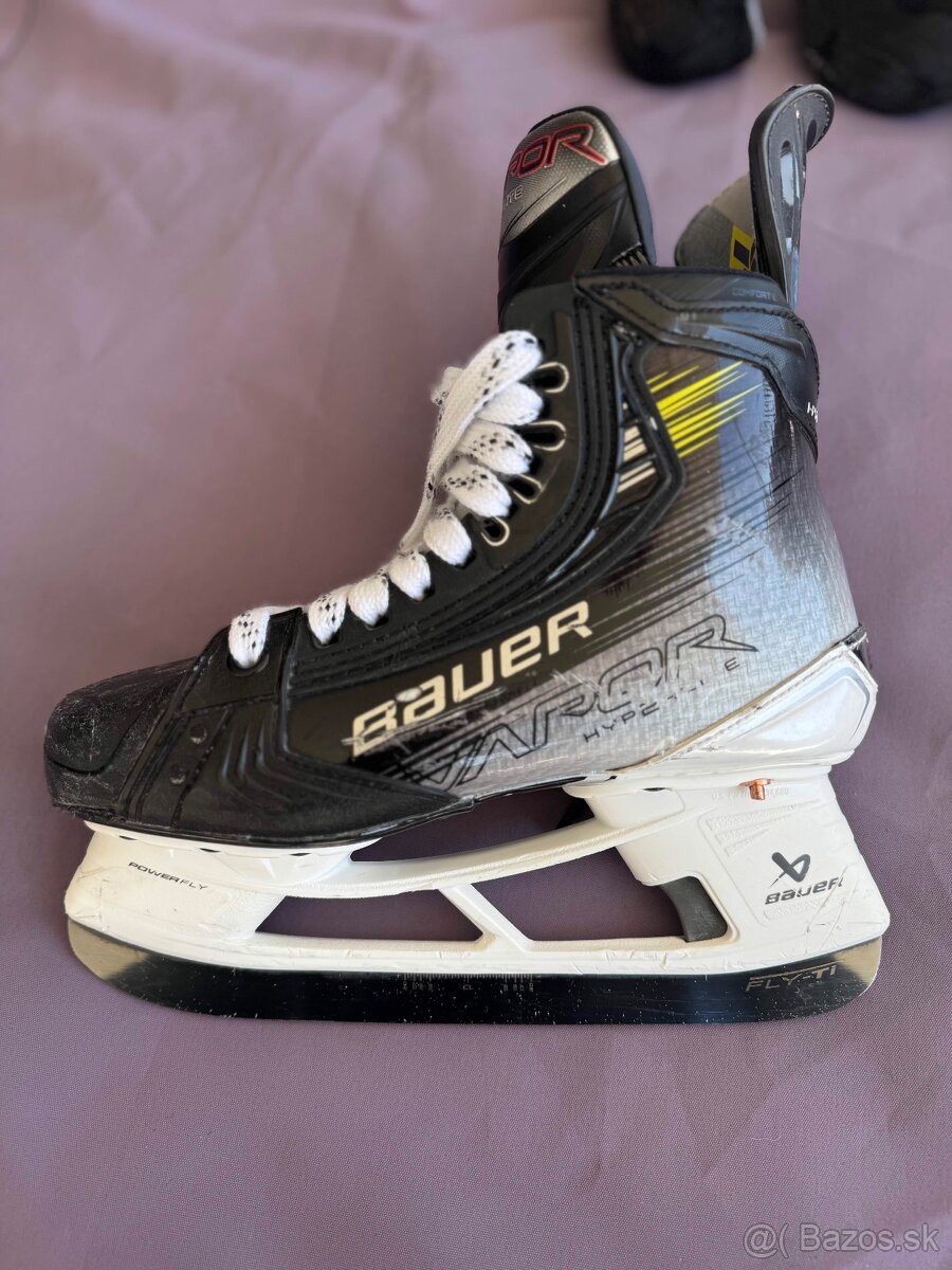 BAUER Hyperlight 2 Inter. korčule, veľkosť 4,5