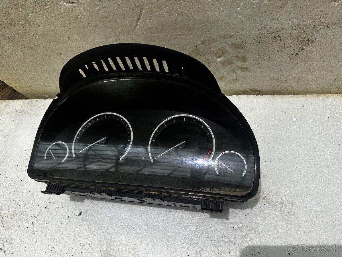 Budíky bmw F10 F11 F01 F02 F07 F13 F06