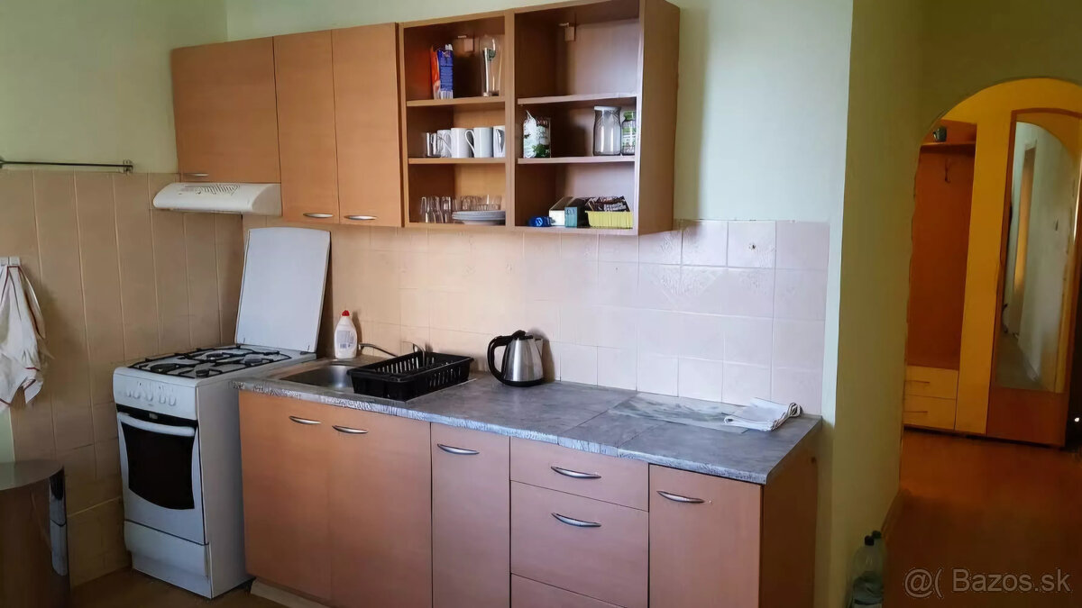 PREDAJ:3-izbový byt s lodžiou a 2 pivnicami – Škultétyho ul.