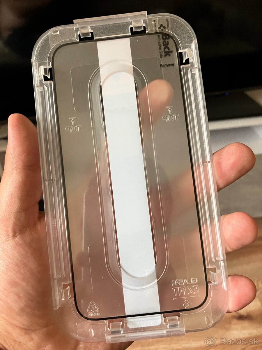 Spigen sklo na iPhone 15 Pro Max