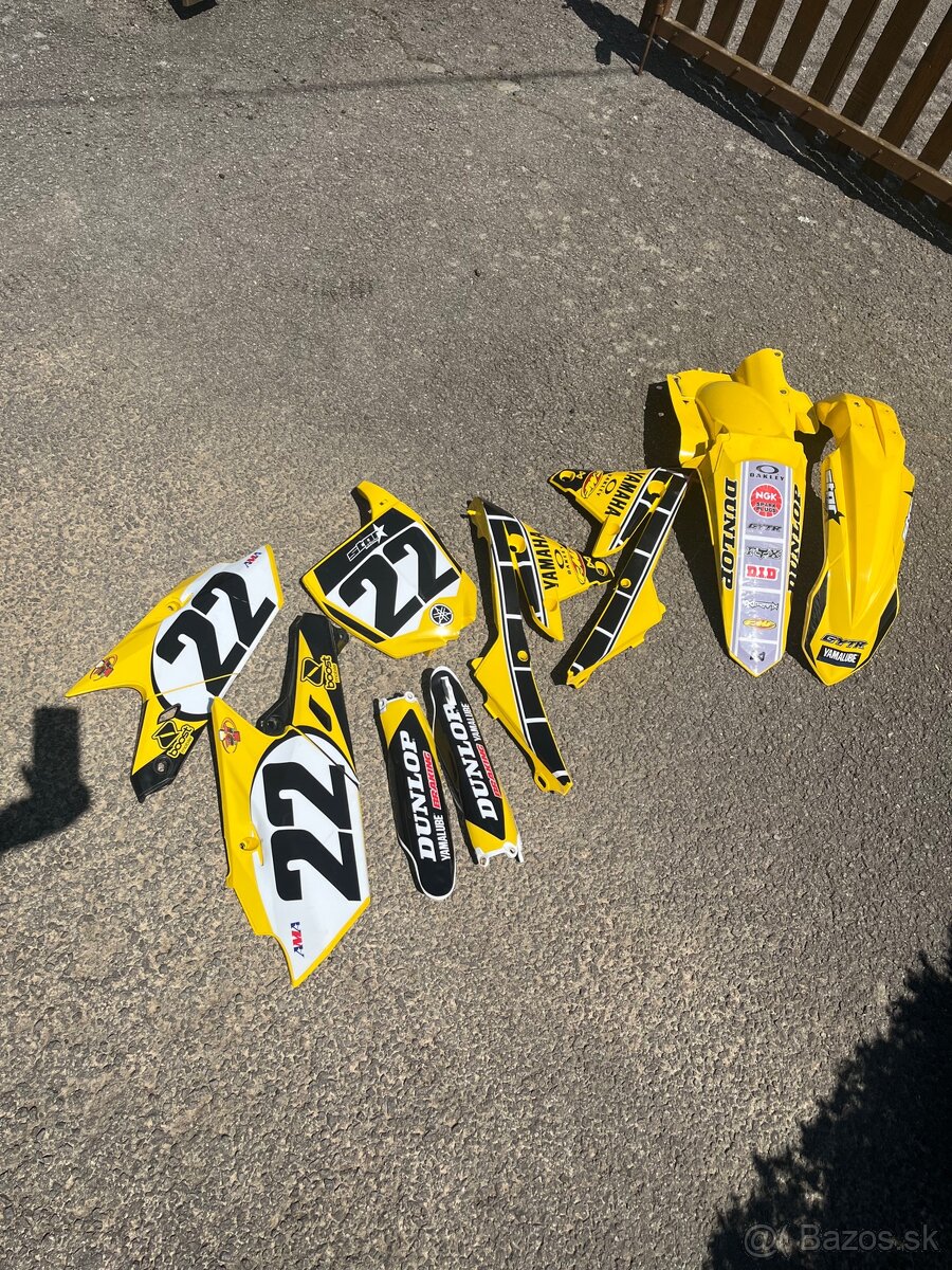 Predám plasty na Yamaha YZF 250 (komplet – bez airboxu)