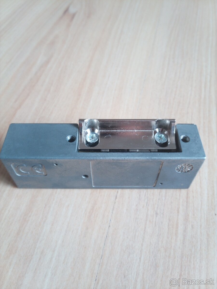Elektrozámok 12V AC