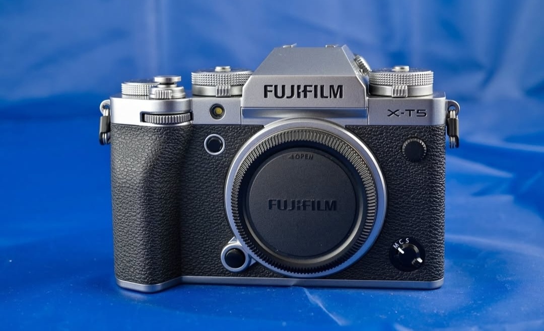 FUJIFILM X-T5 - 106 tisíc expozic