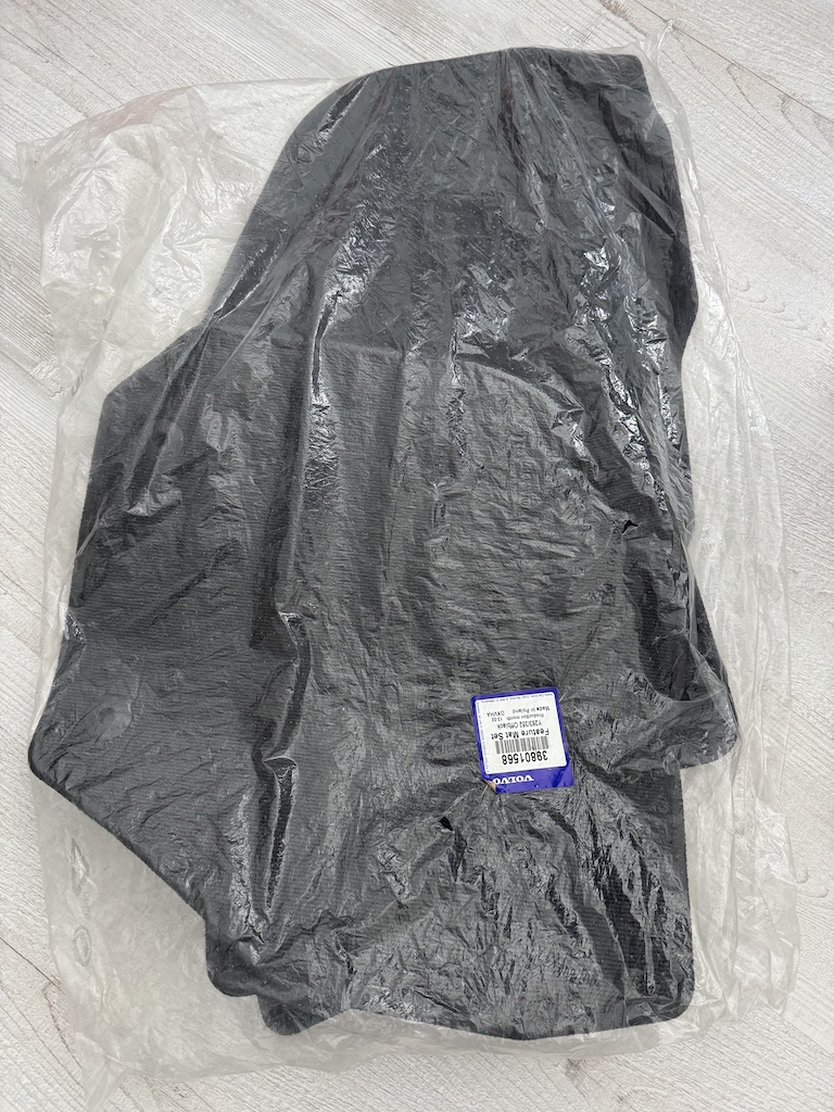 VOLVO V60 S60 (2011-) rohoze / koberce orig. nove