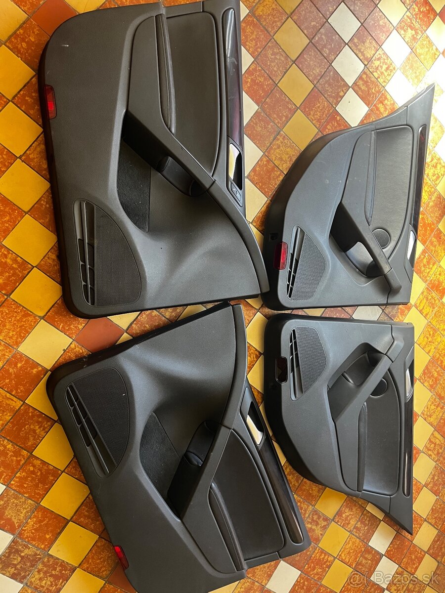 Predam tapacire dveri golf 6 hatchback
