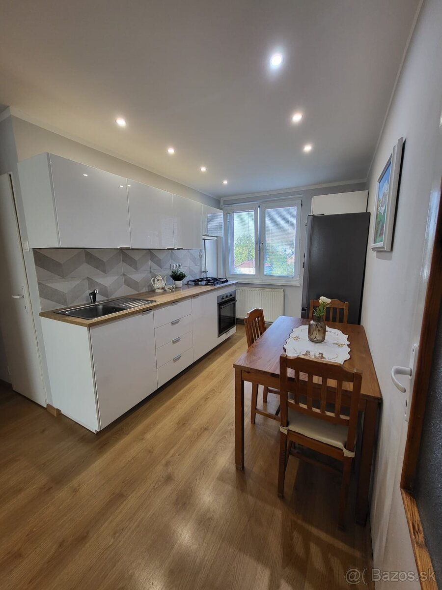 NA PREDAJ: 3-izbový byt so záhradkou v Palárikove