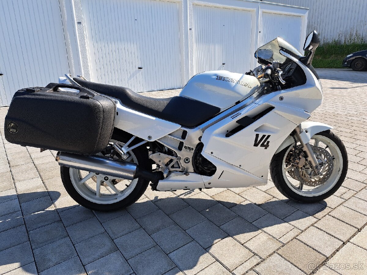 Honda VFR 750F RC36
