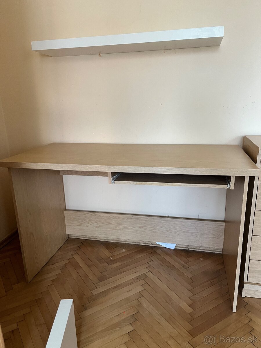 Stôl a maly stolík