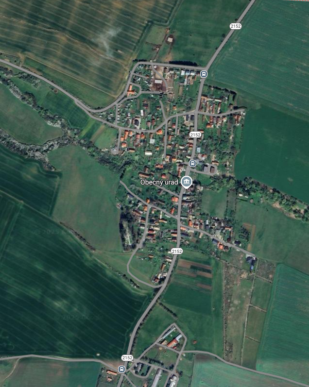 Rovinatý pozemok v Trnove s inžinierskymi sieťami