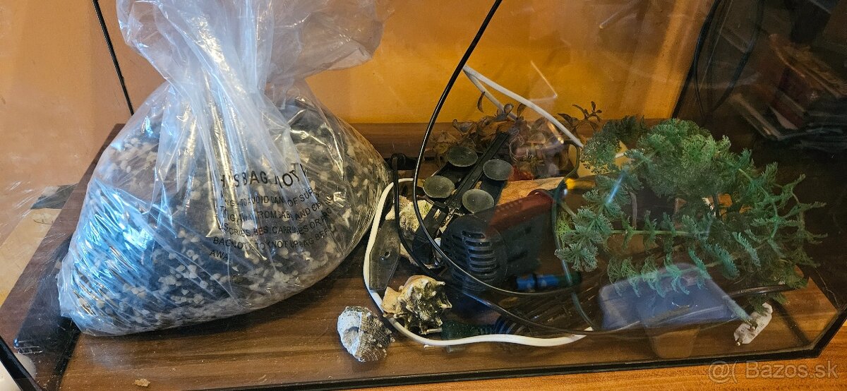 Akvarium s prislusenstvom